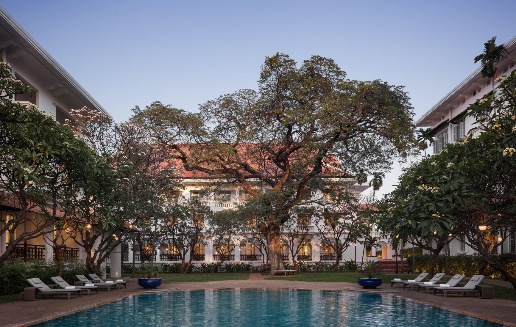 Raffles Hotel Le Royal Phnom Penh - Poolside Terrace